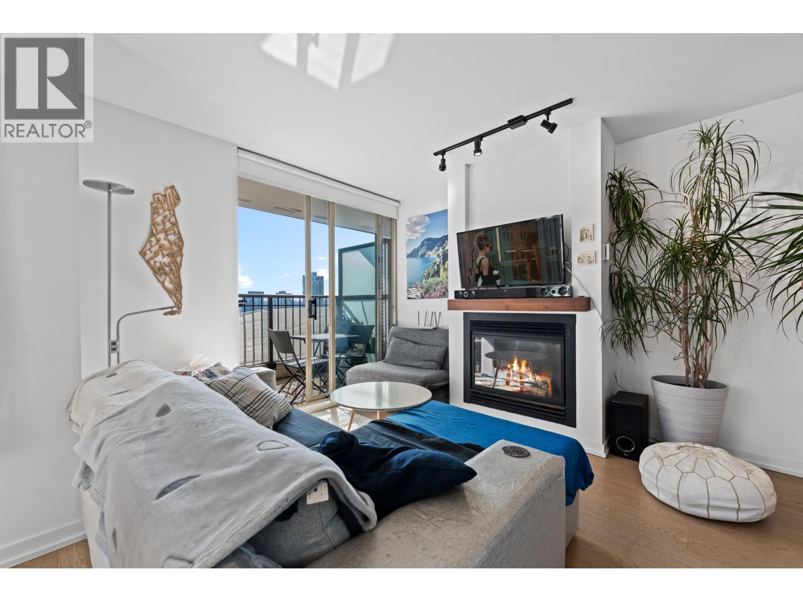 1206 969 Richards Street, Vancouver, British Columbia  V6B 1A8 - Photo 2 - R3098621