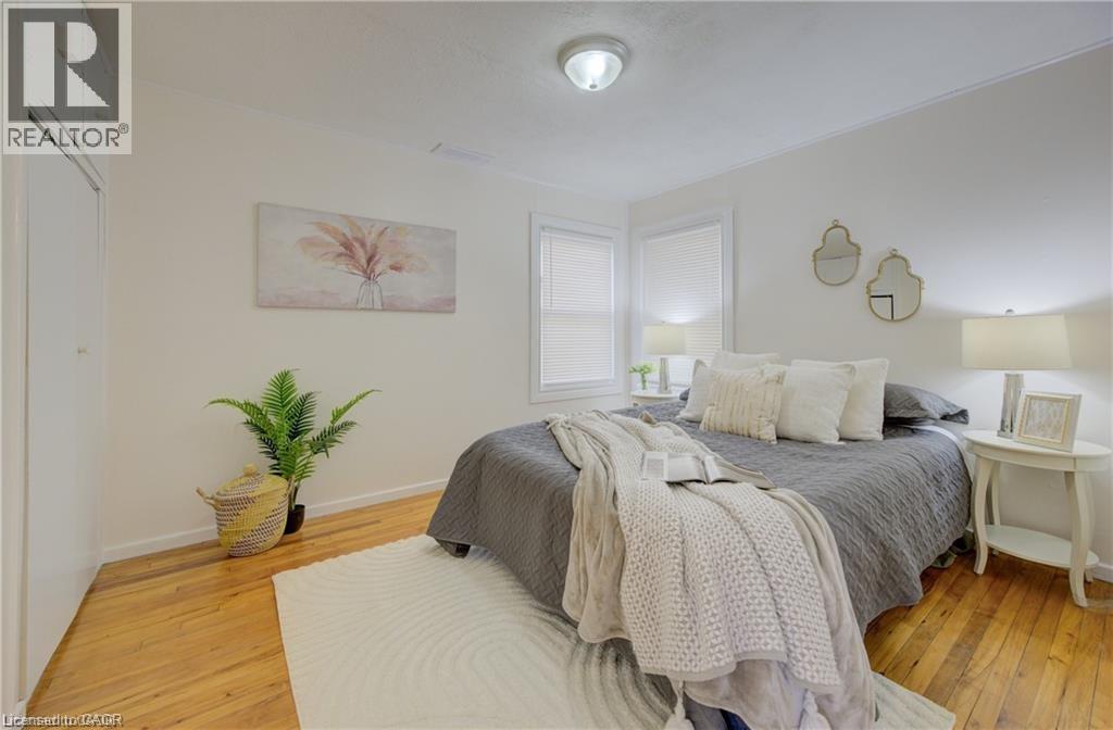 73 East 33rd Street, Hamilton, Ontario  L8V 3T3 - Photo 5 - 40808800