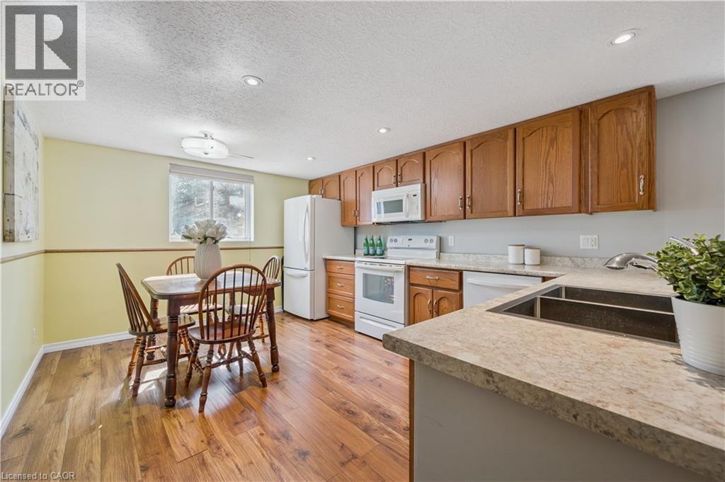 27 Graywood Court, Kitchener, Ontario  N2E 1W2 - Photo 26 - 40811180