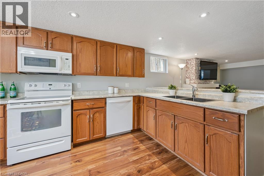 27 Graywood Court, Kitchener, Ontario  N2E 1W2 - Photo 27 - 40811180