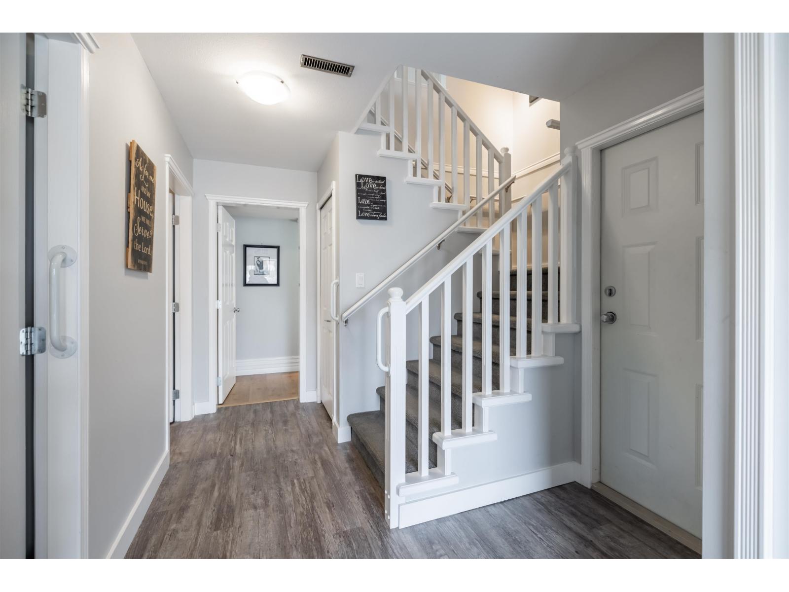 8268 Melburn Drive, Mission, British Columbia  V2V 7H3 - Photo 3 - R3097711