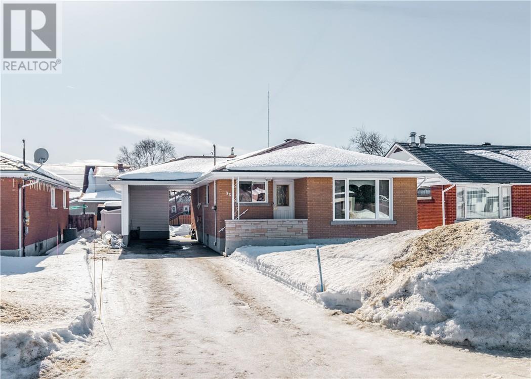 33 Oakwood Avenue, Capreol, Ontario  P0M 1H0 - Photo 1 - 2126752