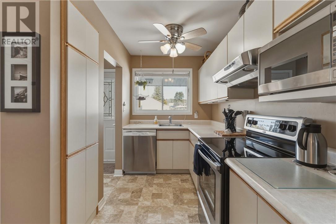 33 Oakwood Avenue, Capreol, Ontario  P0M 1H0 - Photo 11 - 2126752