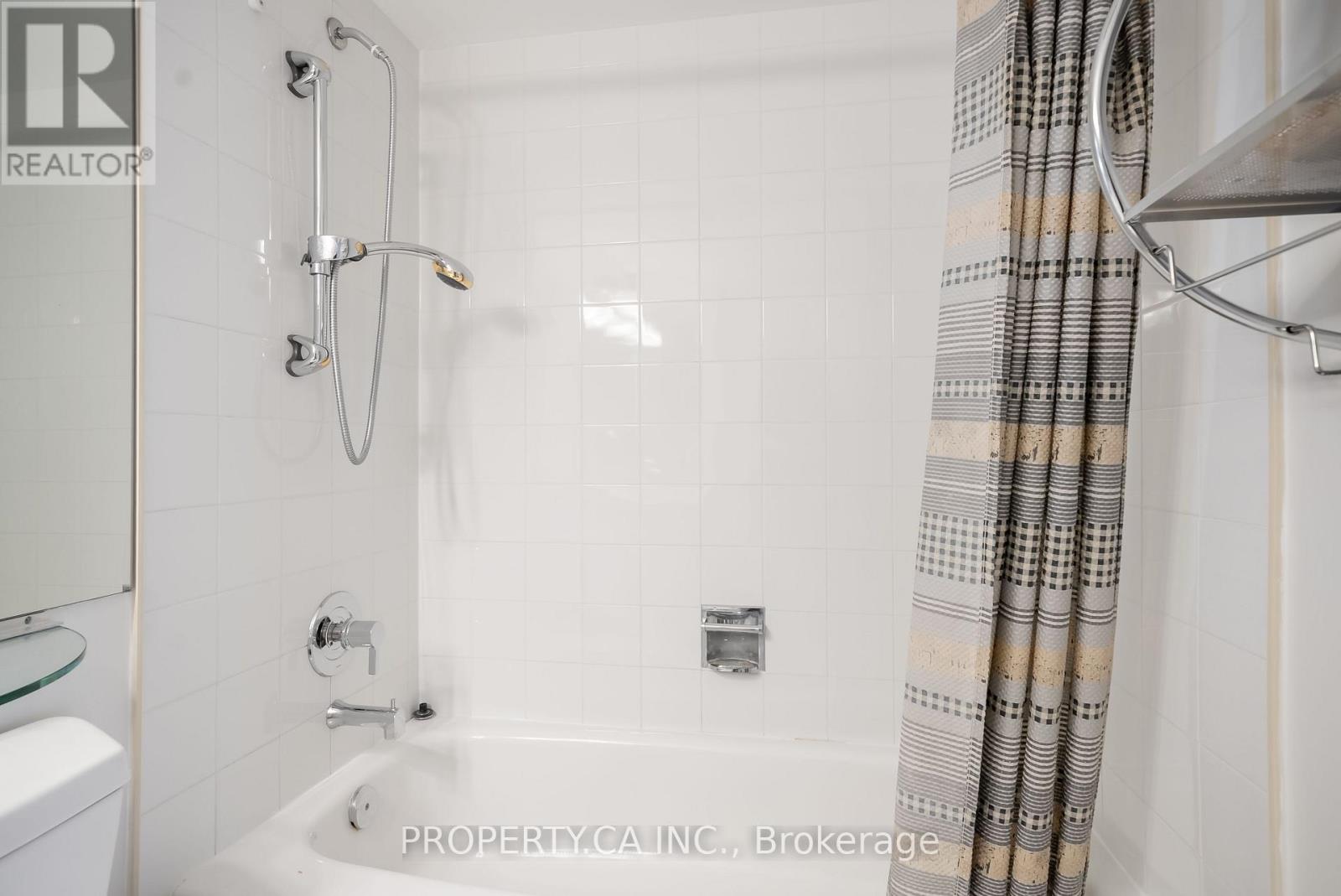 201 - 1121 Steeles Avenue W, Toronto (Westminster-Branson), Ontario  M2R 3W7 - Photo 16 - C12870246