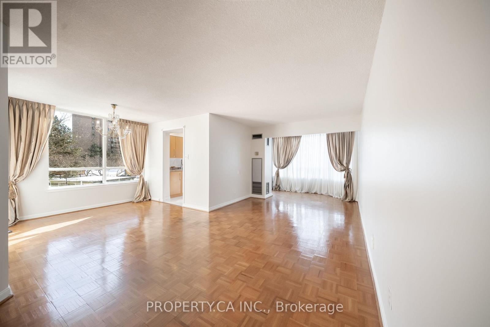 201 - 1121 Steeles Avenue W, Toronto (Westminster-Branson), Ontario  M2R 3W7 - Photo 4 - C12870246