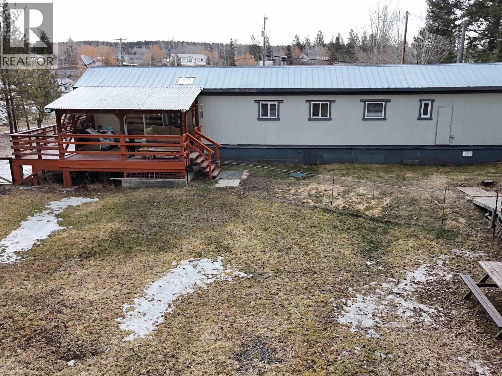 5390 Park Drive, 103 Mile House, British Columbia  V0K 2E1 - Photo 28 - R3098625