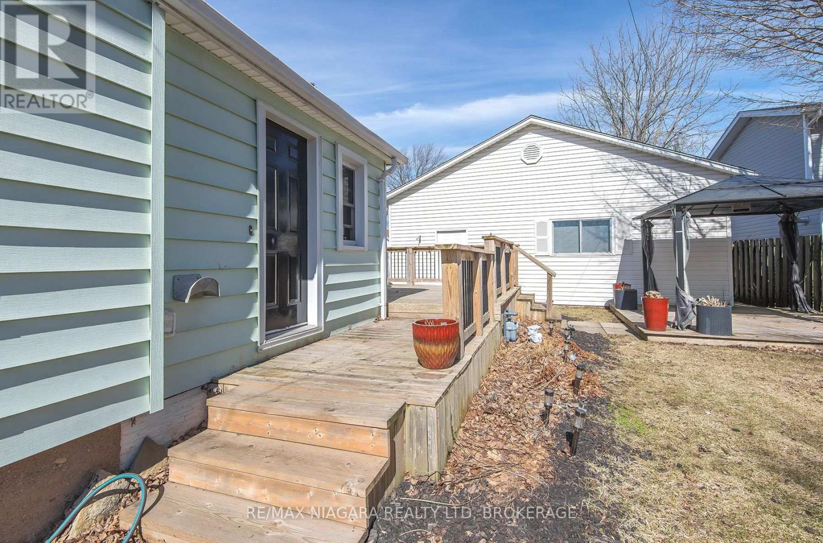 9 Beech Street, Port Colborne (Main Street), Ontario  L3K 3N7 - Photo 3 - X12870192