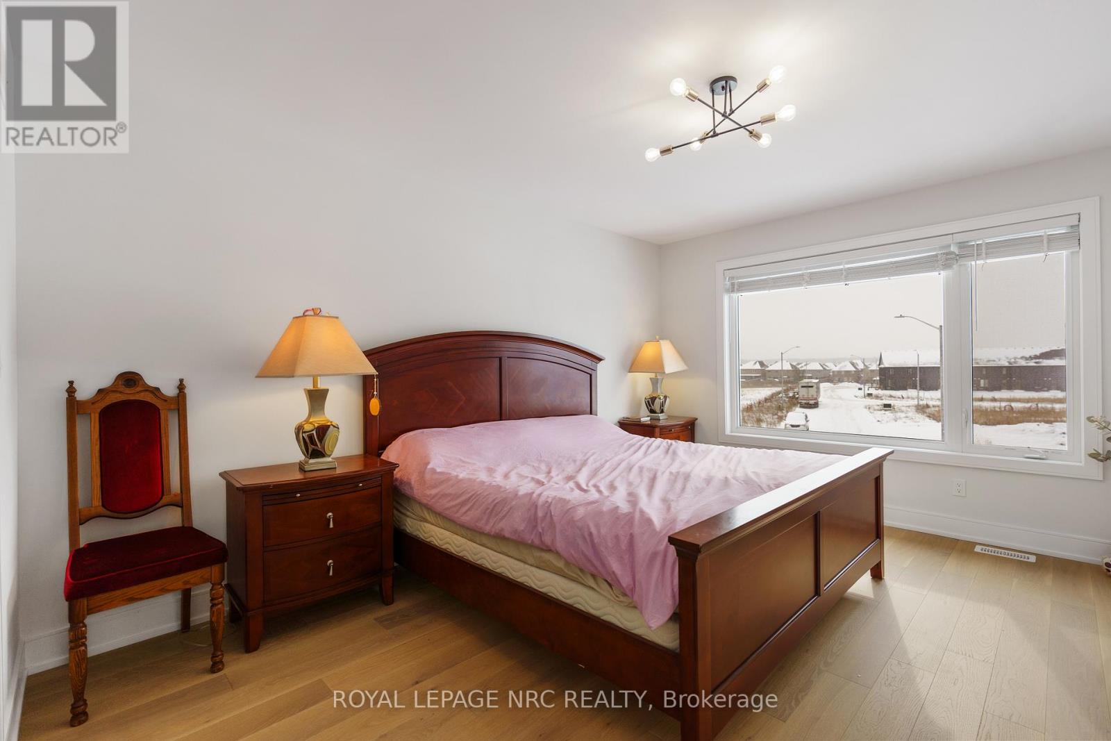 Upper - 7384 Splendour Drive, Niagara Falls, Ontario  L2H 3V8 - Photo 11 - X12870302