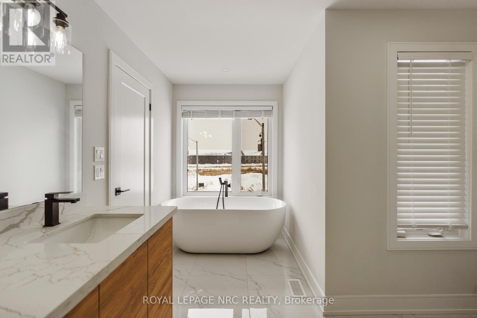 Upper - 7384 Splendour Drive, Niagara Falls, Ontario  L2H 3V8 - Photo 12 - X12870302