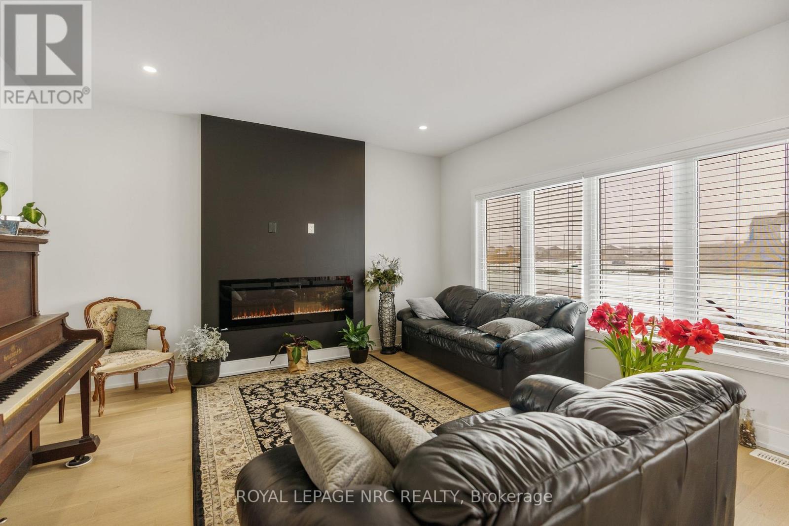 Upper - 7384 Splendour Drive, Niagara Falls, Ontario  L2H 3V8 - Photo 9 - X12870302