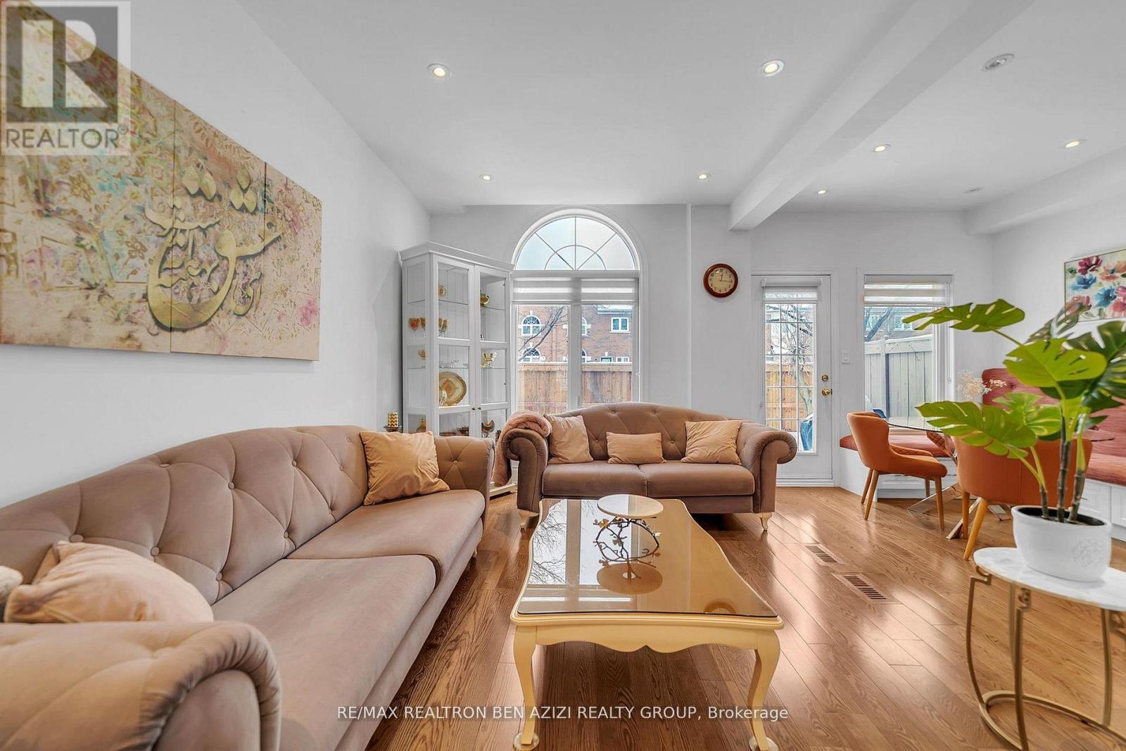 5 - 190 Harding Boulevard W, Richmond Hill (North Richvale), Ontario  L4C 0J9 - Photo 9 - N12870214