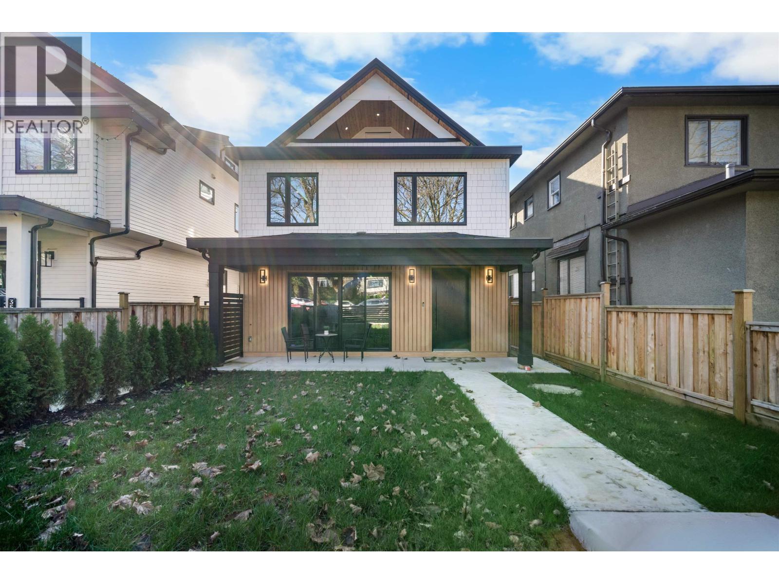 1 3576 E PENDER STREET, vancouver, British Columbia