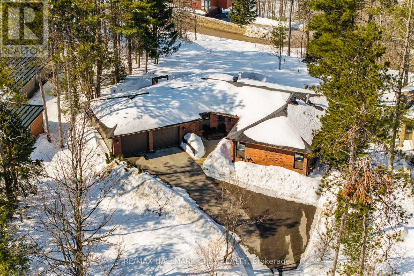 Horseshoe Valley House for sale:  4 bedroom 1,500 sq.ft. (Listed 2026-03-12)