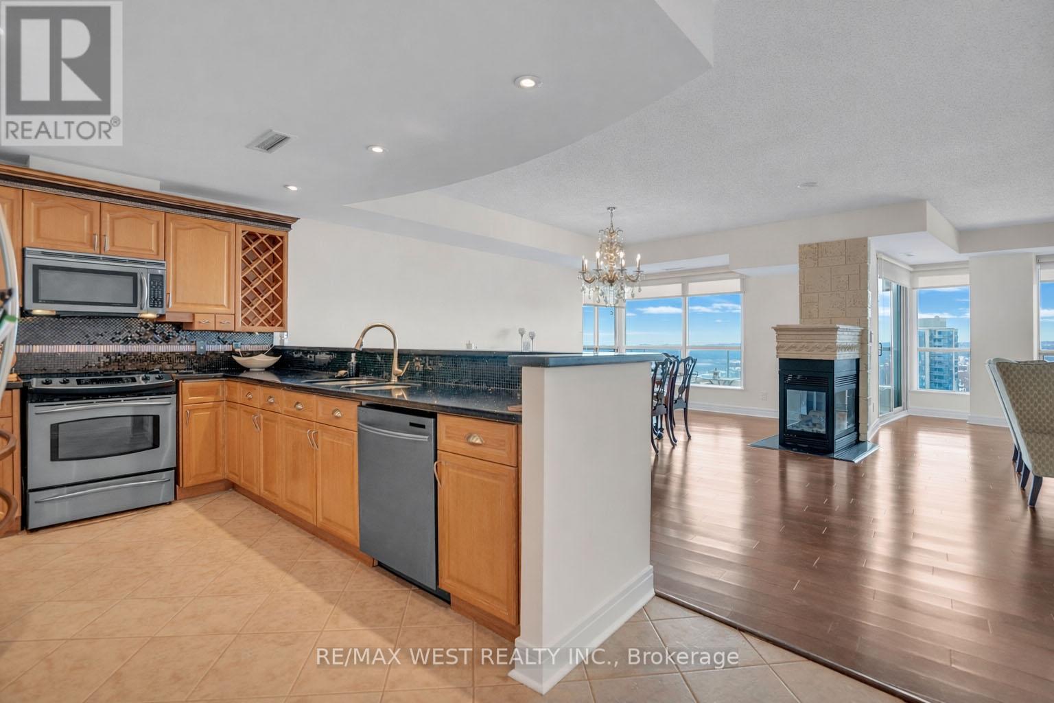 PH1 1 - 2 TORONTO STREET, barrie (city centre), Ontario