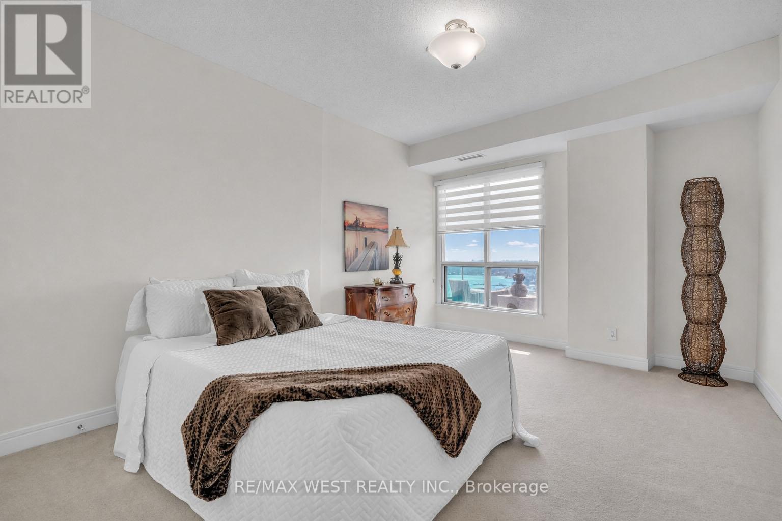 Ph1 1 - 2 Toronto Street, Barrie (City Centre), Ontario  L4N 9R2 - Photo 10 - S12870254