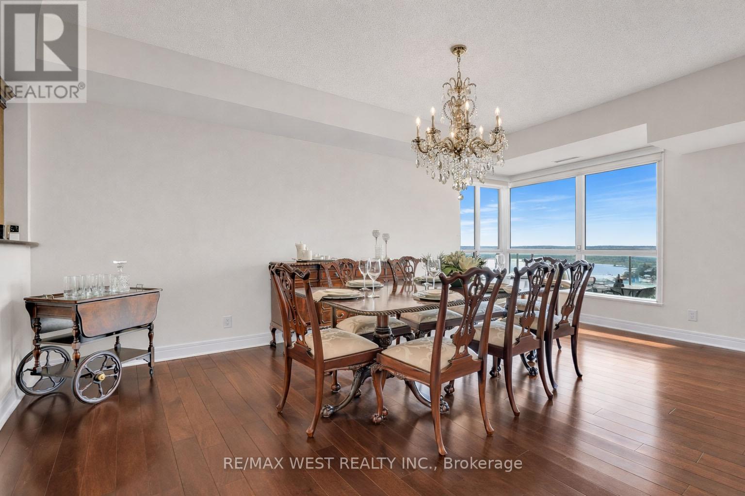 Ph1 1 - 2 Toronto Street, Barrie (City Centre), Ontario  L4N 9R2 - Photo 3 - S12870254