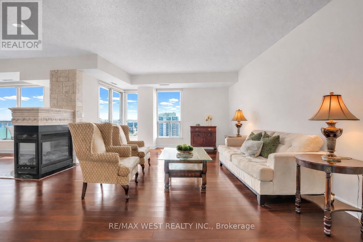 Ph1 1 - 2 Toronto Street, Barrie (City Centre), Ontario  L4N 9R2 - Photo 4 - S12870254