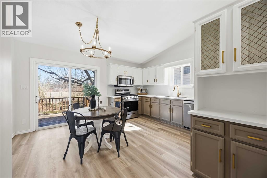 391 Bradford Drive, Sarnia, Ontario  N7S 5R4 - Photo 8 - 26004664