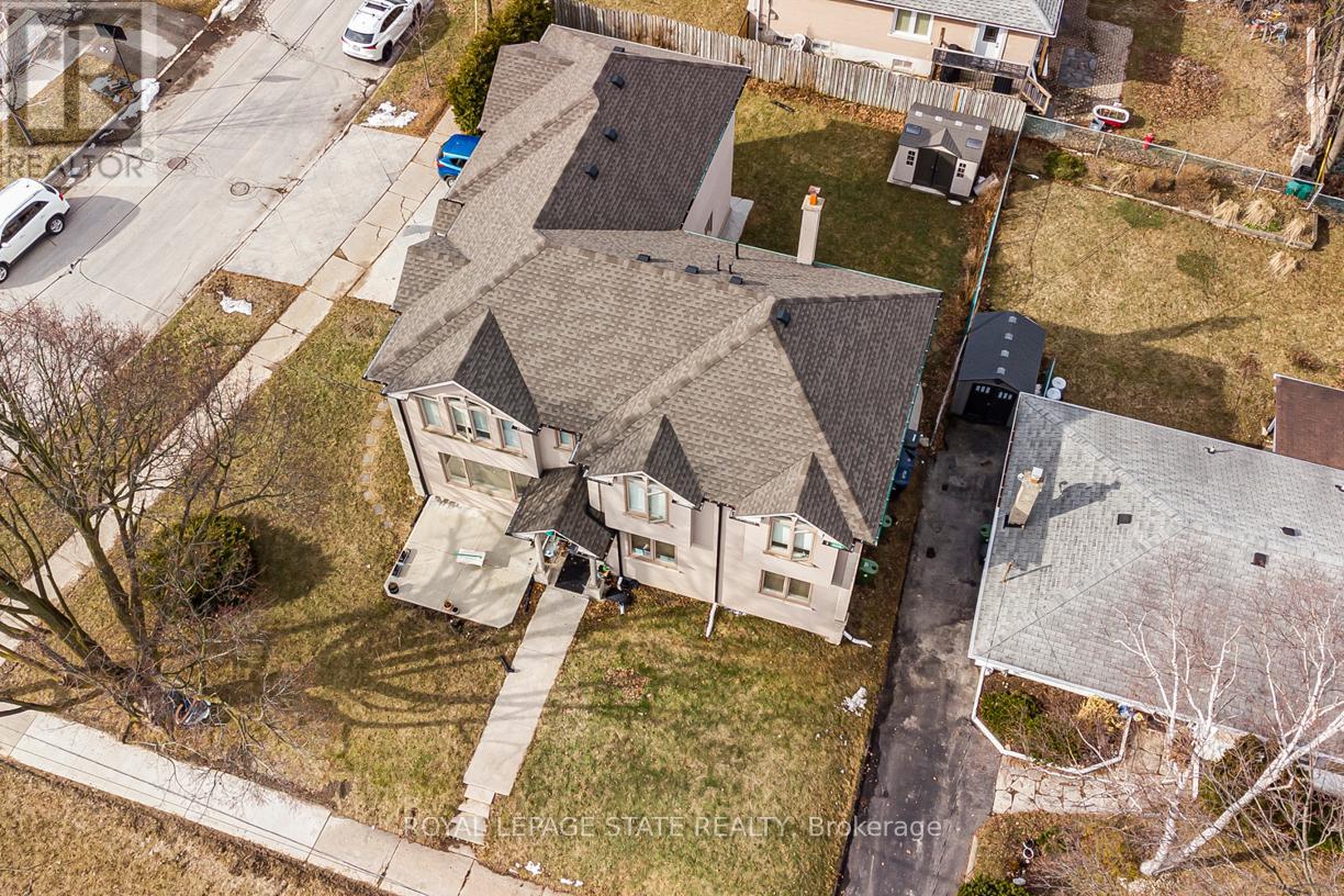 6 Griggsden Avenue, Toronto (Humber Heights), Ontario  M9P 2Z5 - Photo 3 - W12870184