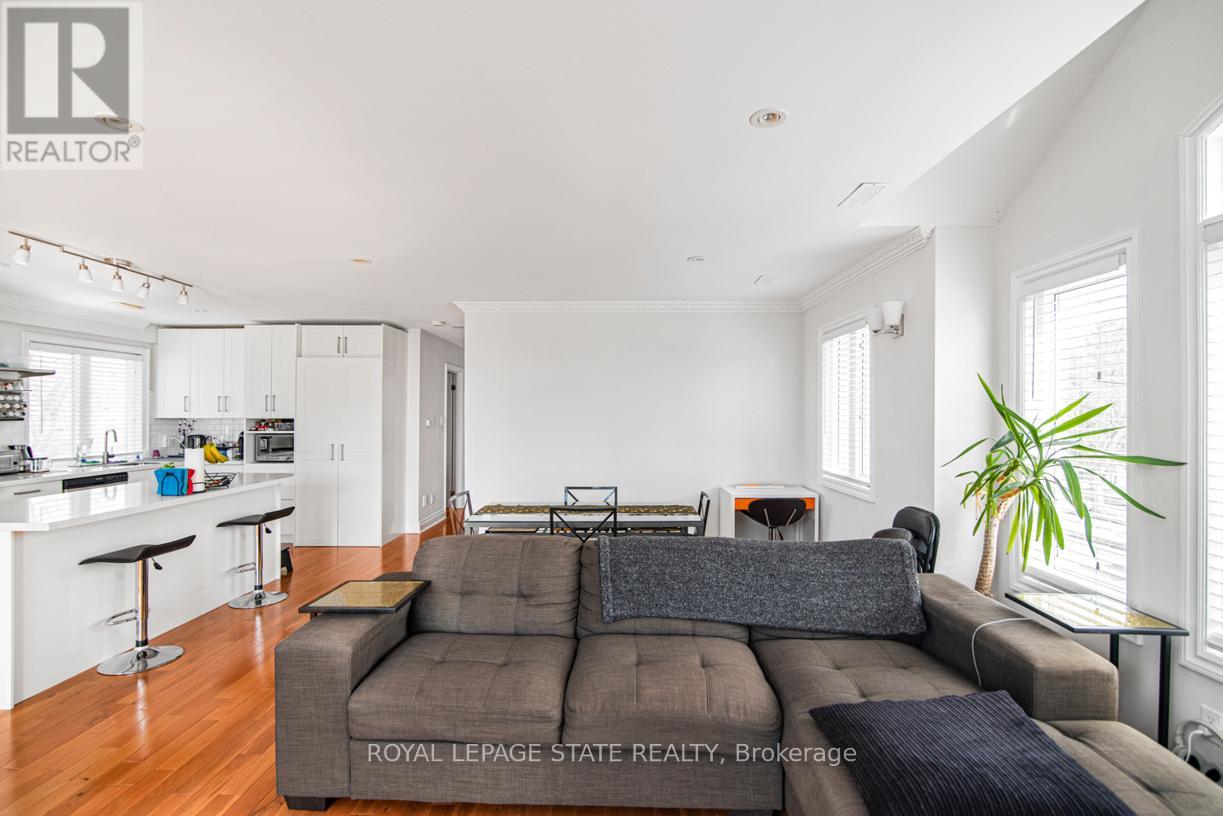 6 Griggsden Avenue, Toronto (Humber Heights), Ontario  M9P 2Z5 - Photo 36 - W12870184