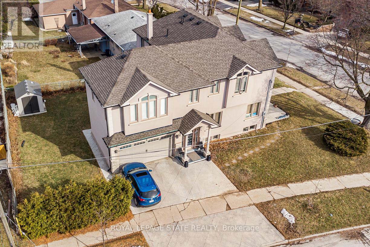 6 Griggsden Avenue, Toronto (Humber Heights), Ontario  M9P 2Z5 - Photo 4 - W12870184