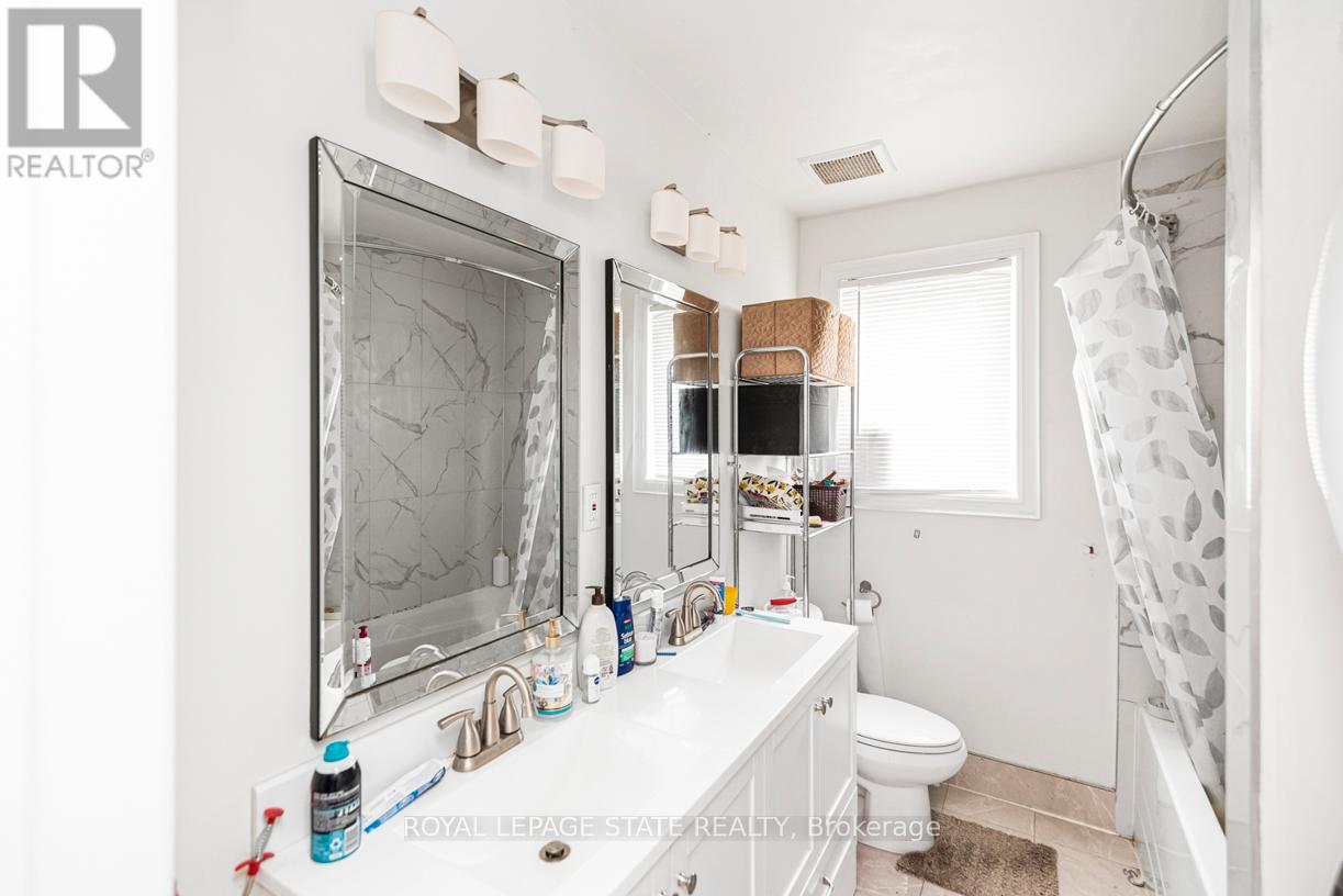 6 Griggsden Avenue, Toronto (Humber Heights), Ontario  M9P 2Z5 - Photo 7 - W12870184