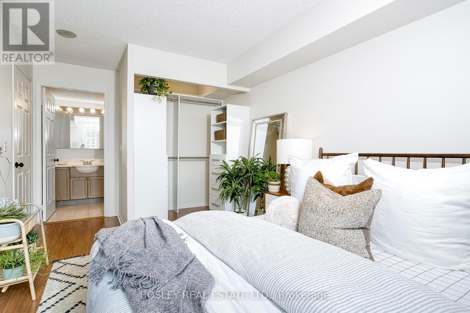 706 - 17 Michael Power Place, Toronto, Ontario  M9A 5G5 - Photo 17 - W12870188