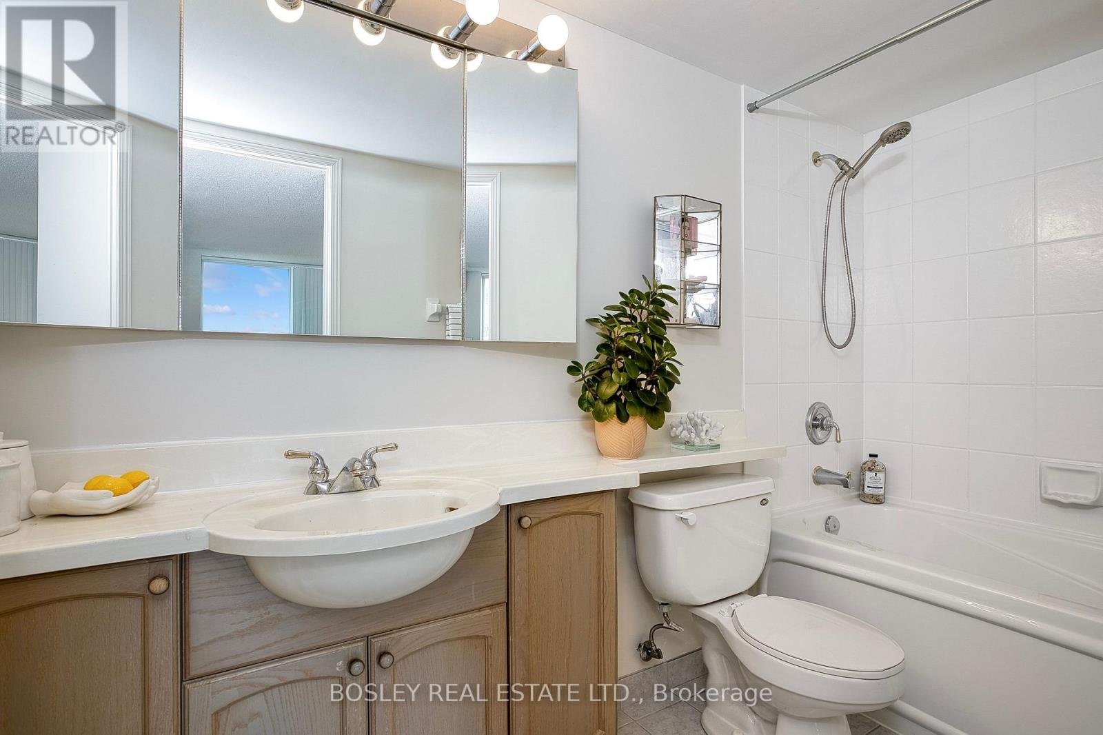 706 - 17 Michael Power Place, Toronto, Ontario  M9A 5G5 - Photo 19 - W12870188