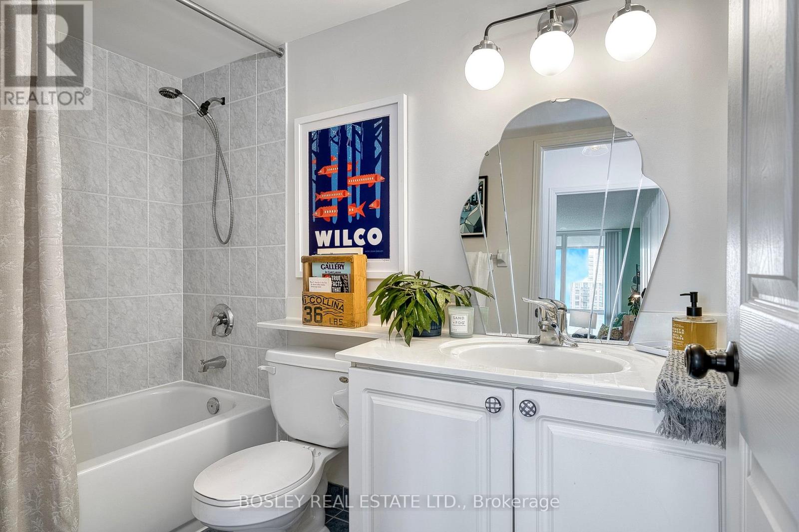 706 - 17 Michael Power Place, Toronto, Ontario  M9A 5G5 - Photo 9 - W12870188