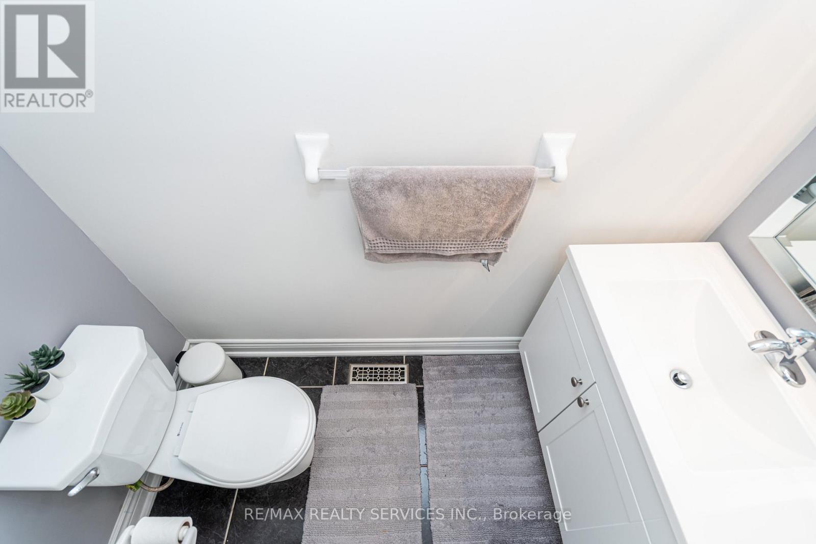 10 Penn Drive, Brampton (Fletcher's Meadow), Ontario  L7A 1N8 - Photo 21 - W12870210