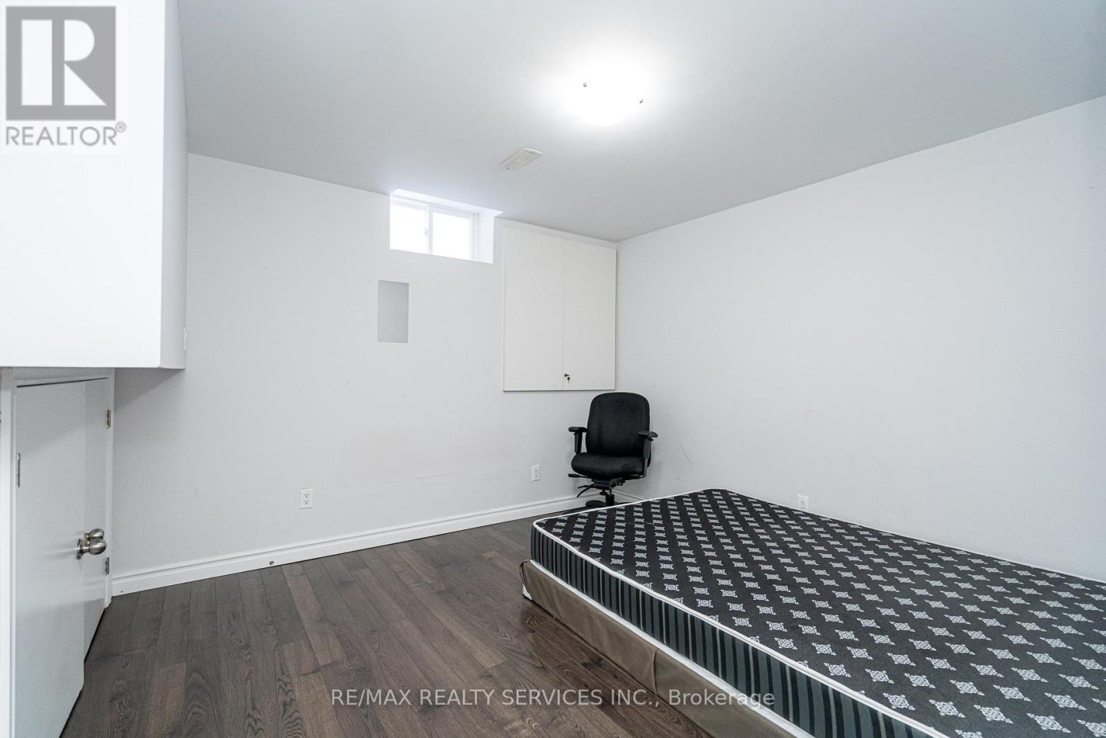 10 Penn Drive, Brampton (Fletcher's Meadow), Ontario  L7A 1N8 - Photo 38 - W12870210