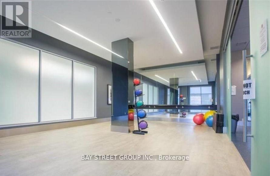 515 - 65 Speers Road, Oakville (Co Central), Ontario  L6K 0J1 - Photo 12 - W12870256