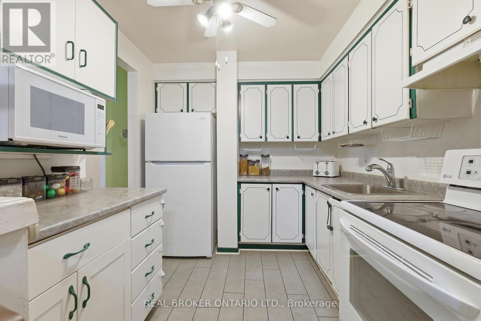 38 - 3860 Morning Star Drive, Mississauga (Malton), Ontario  L4T 1Y9 - Photo 6 - W12870276