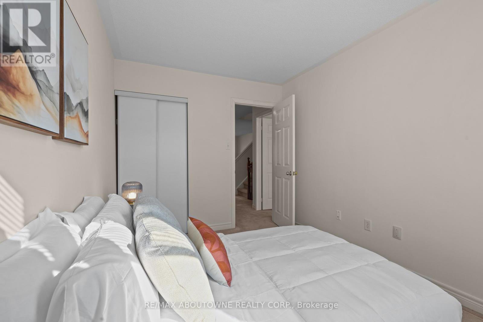 148 Littlewood Drive, Oakville (Ro River Oaks), Ontario  L6H 6T7 - Photo 20 - W12870294