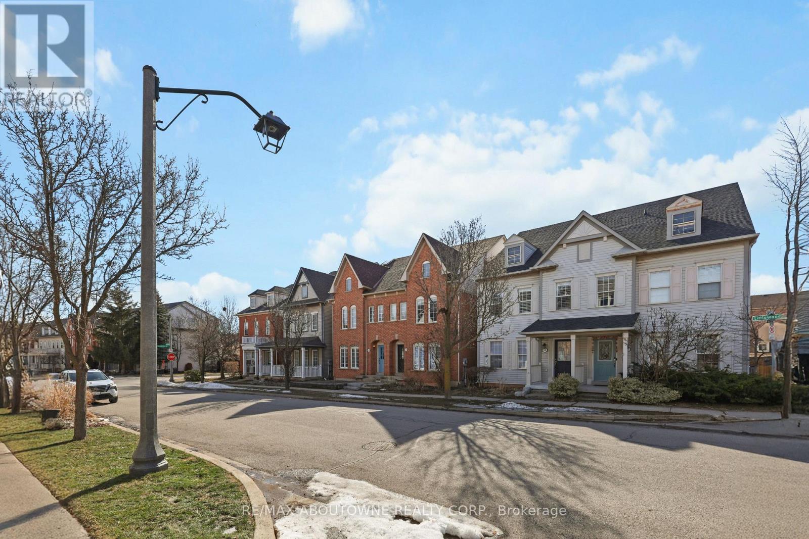 148 Littlewood Drive, Oakville (Ro River Oaks), Ontario  L6H 6T7 - Photo 3 - W12870294