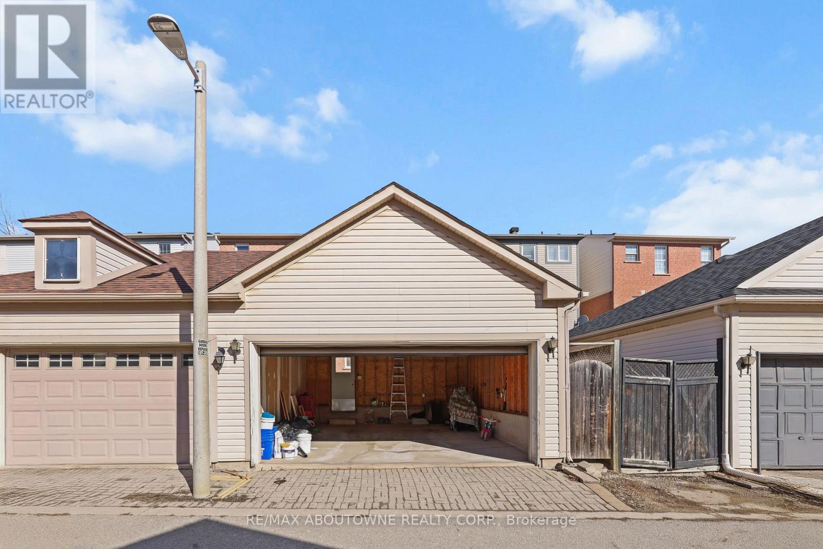 148 Littlewood Drive, Oakville (Ro River Oaks), Ontario  L6H 6T7 - Photo 36 - W12870294