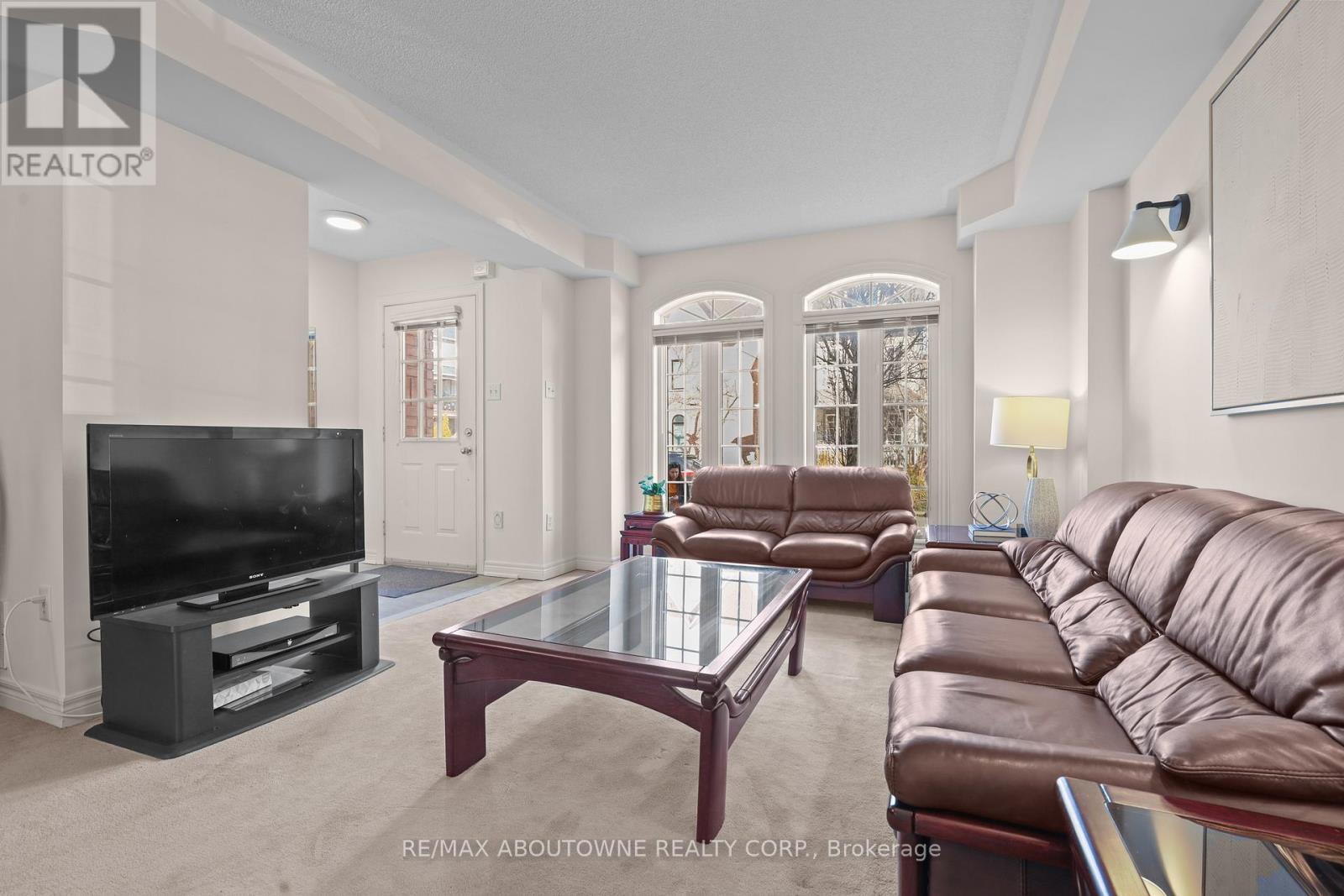 148 Littlewood Drive, Oakville (Ro River Oaks), Ontario  L6H 6T7 - Photo 5 - W12870294