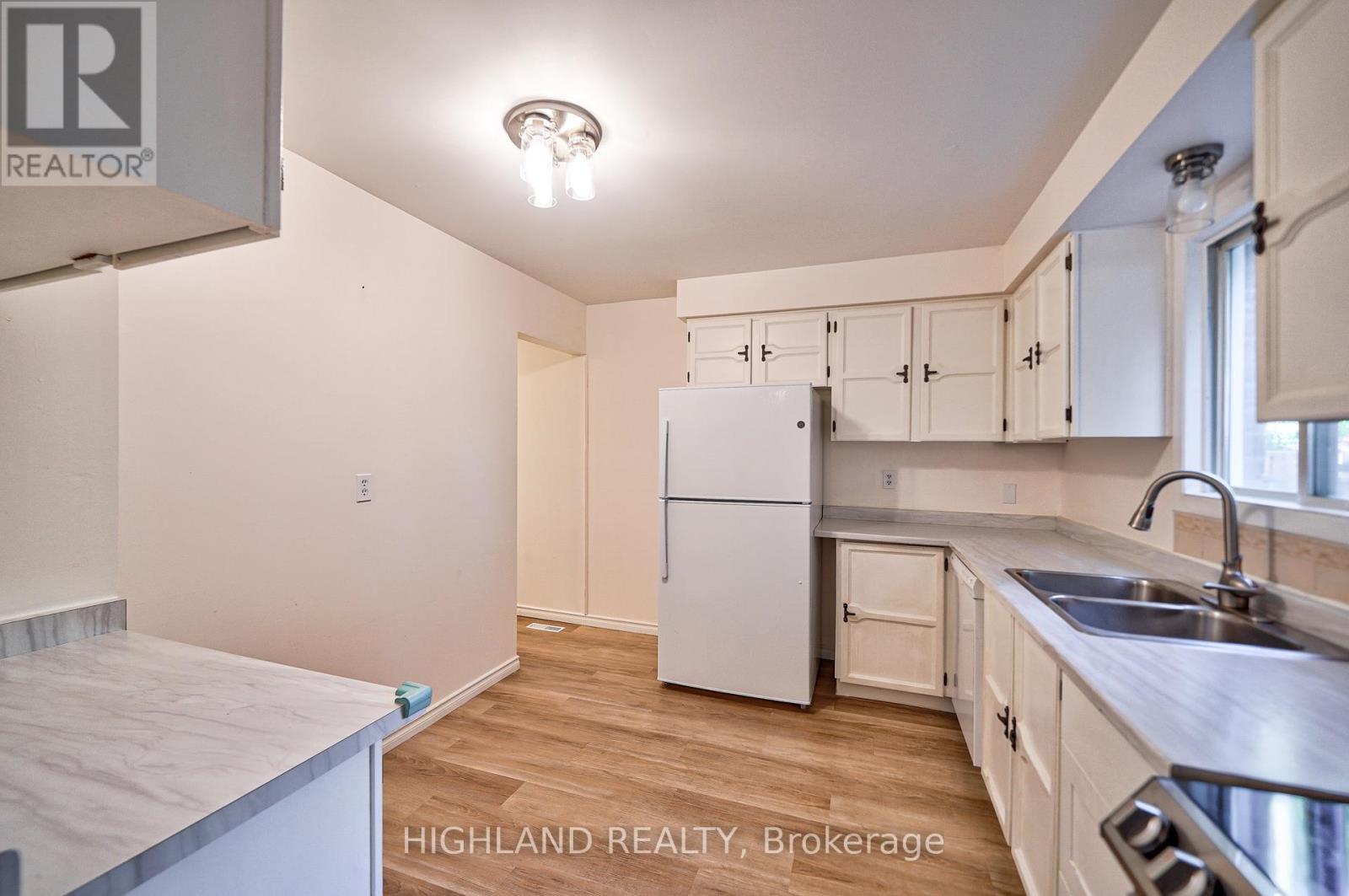 6455 Tisler Crescent, Mississauga (Meadowvale), Ontario  L5N 3G6 - Photo 11 - W12870316