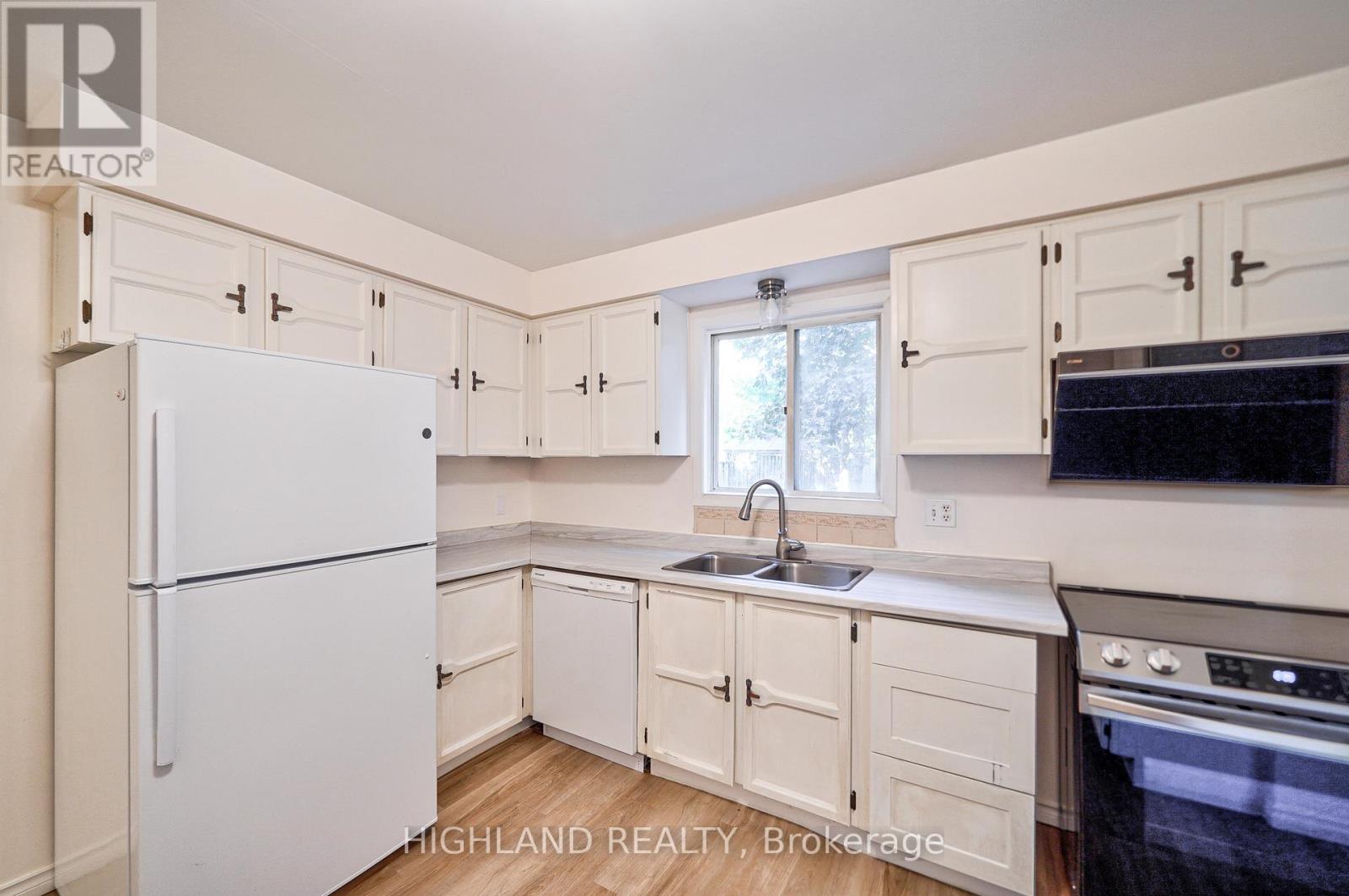 6455 Tisler Crescent, Mississauga (Meadowvale), Ontario  L5N 3G6 - Photo 12 - W12870316