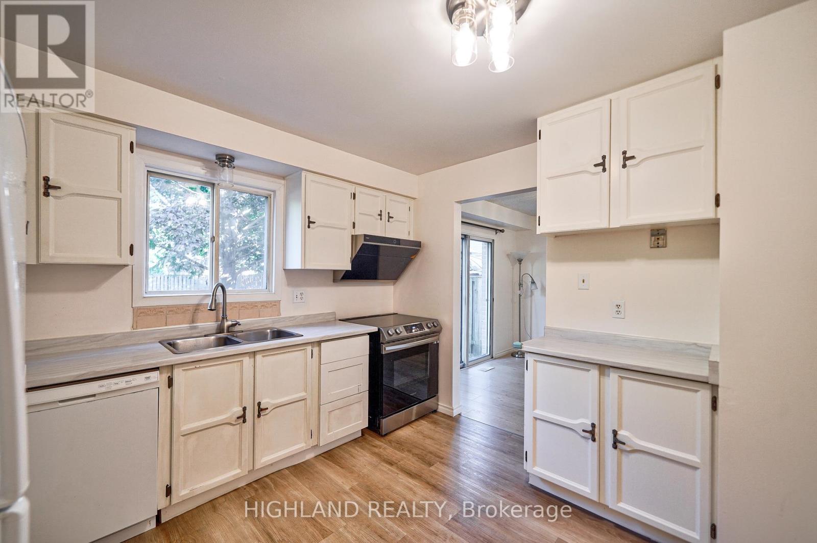 6455 Tisler Crescent, Mississauga (Meadowvale), Ontario  L5N 3G6 - Photo 13 - W12870316