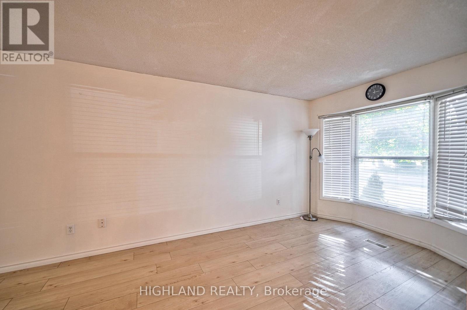 6455 Tisler Crescent, Mississauga (Meadowvale), Ontario  L5N 3G6 - Photo 5 - W12870316