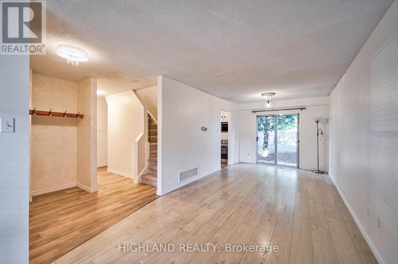 6455 Tisler Crescent, Mississauga (Meadowvale), Ontario  L5N 3G6 - Photo 7 - W12870316