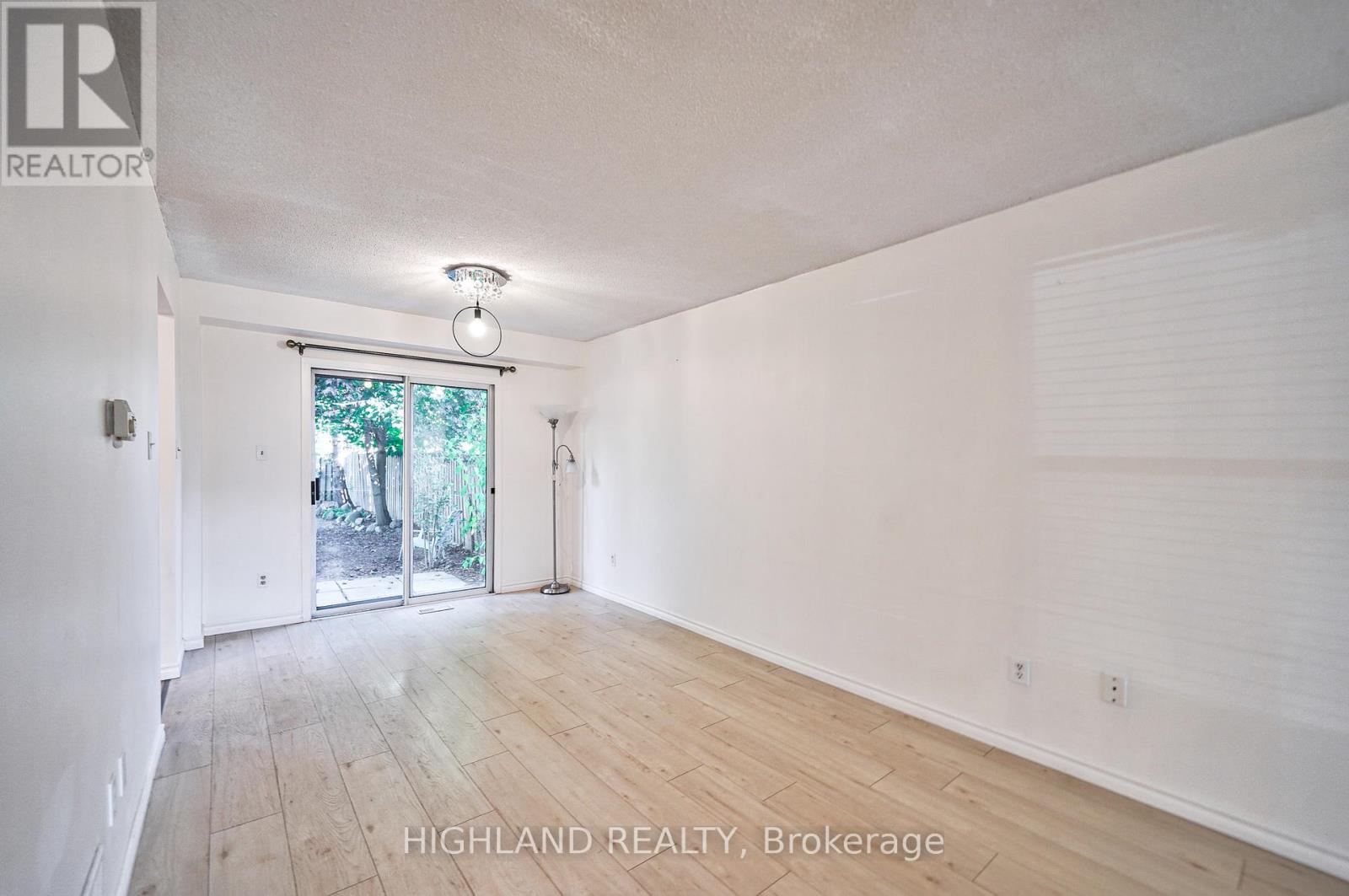 6455 Tisler Crescent, Mississauga (Meadowvale), Ontario  L5N 3G6 - Photo 8 - W12870316