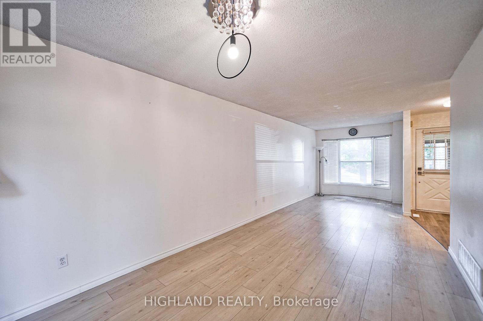 6455 Tisler Crescent, Mississauga (Meadowvale), Ontario  L5N 3G6 - Photo 9 - W12870316