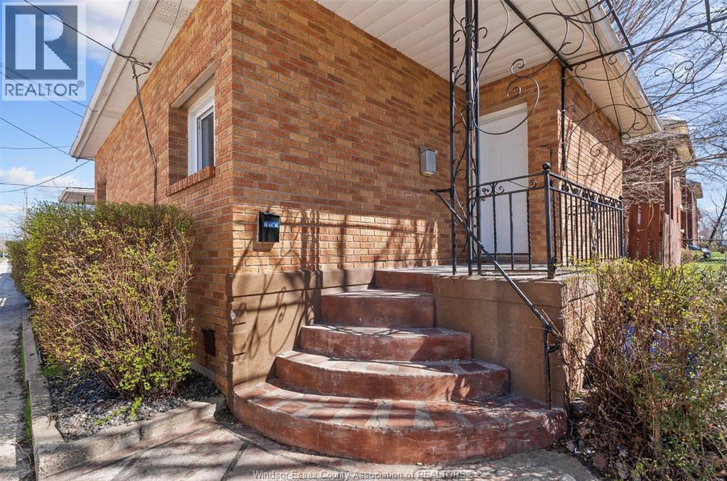 614 Elliott Street East, Windsor, Ontario  N9A 3S2 - Photo 1 - 26004938