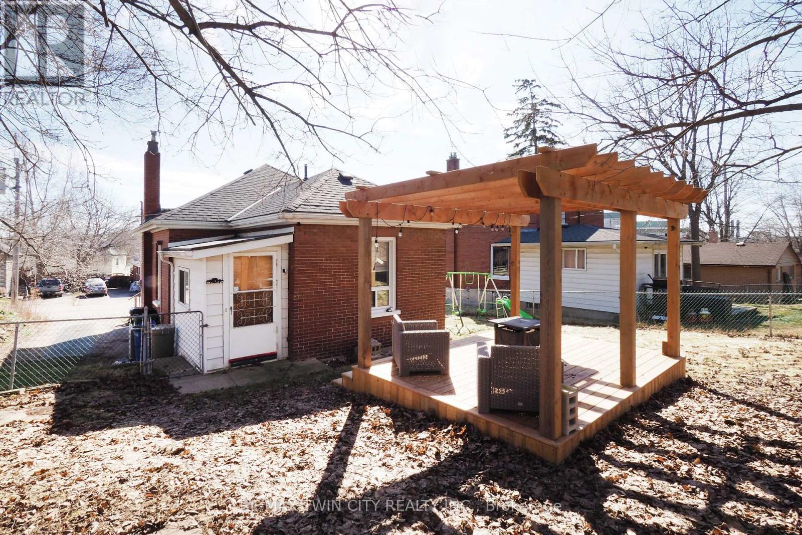 19 Paisley Heights, Cambridge, Ontario  N1R 1B4 - Photo 39 - X12870298