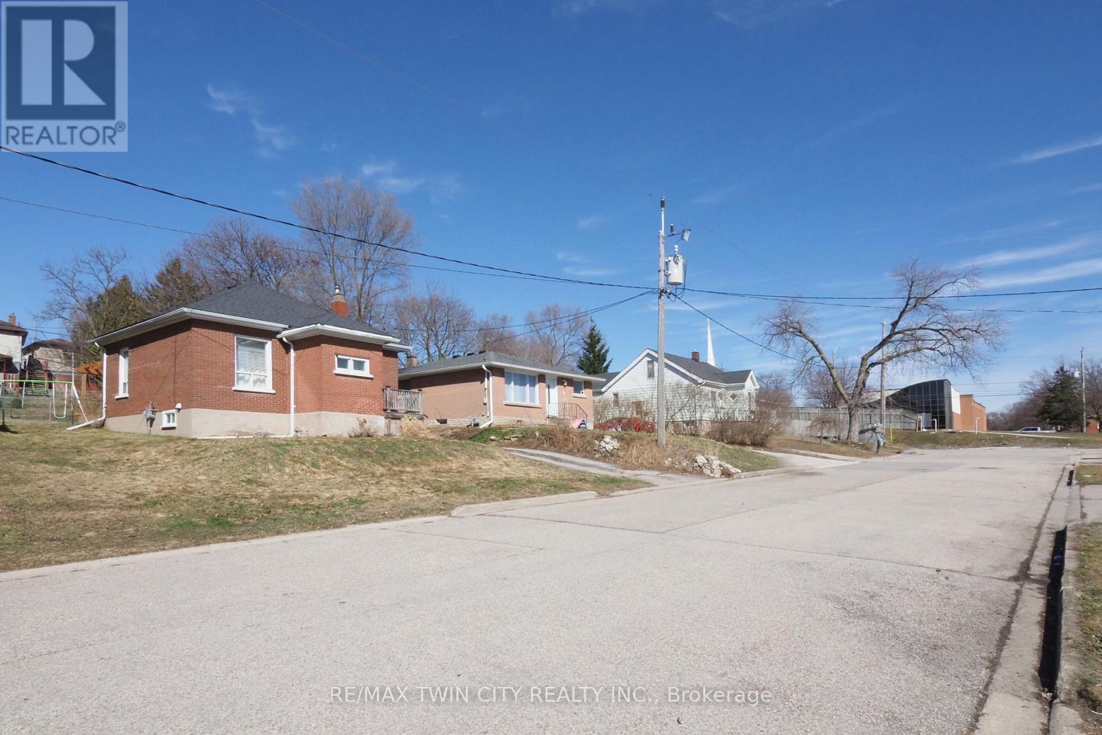 19 Paisley Heights, Cambridge, Ontario  N1R 1B4 - Photo 5 - X12870298