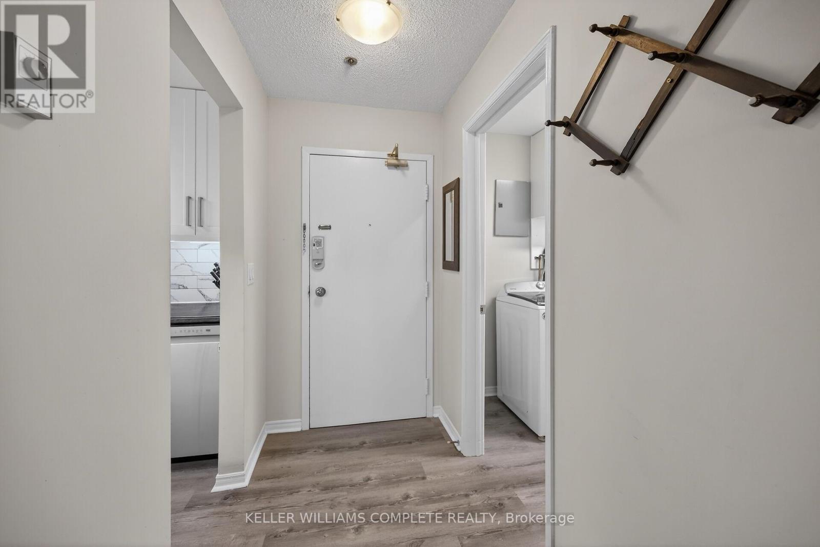 208 - 6 Niagara Street, Grimsby (Grimsby West), Ontario  L3M 5A4 - Photo 3 - X12870300