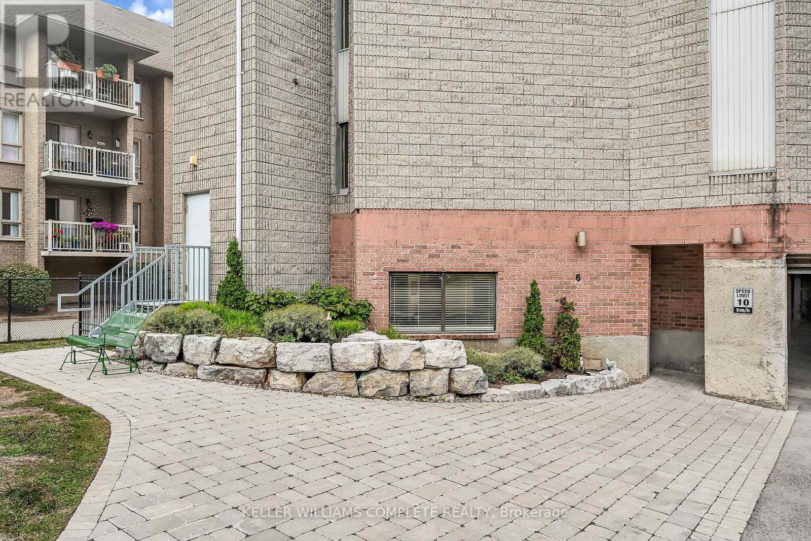 208 - 6 Niagara Street, Grimsby (Grimsby West), Ontario  L3M 5A4 - Photo 44 - X12870300