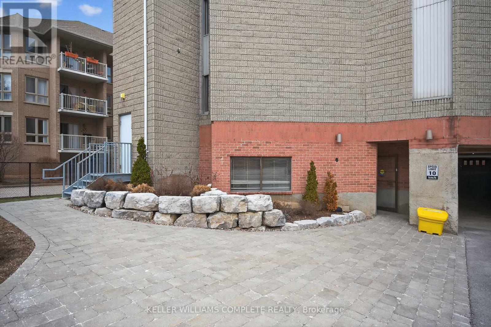 208 - 6 Niagara Street, Grimsby (Grimsby West), Ontario  L3M 5A4 - Photo 46 - X12870300